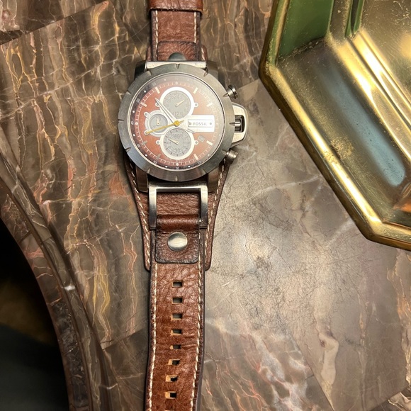 Barely worn men’s Fossil Watch.  In excellent condition. - Picture 2 of 7